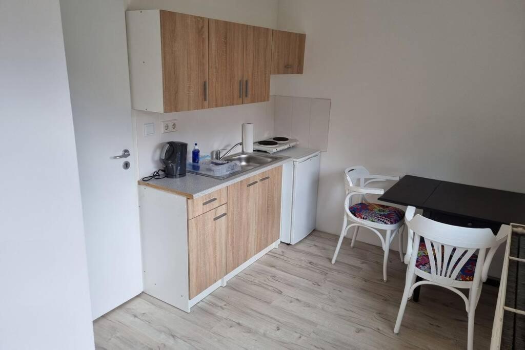 Ferienwohnung/Monteurwohnung Alte Garage Ahnatal المظهر الخارجي الصورة