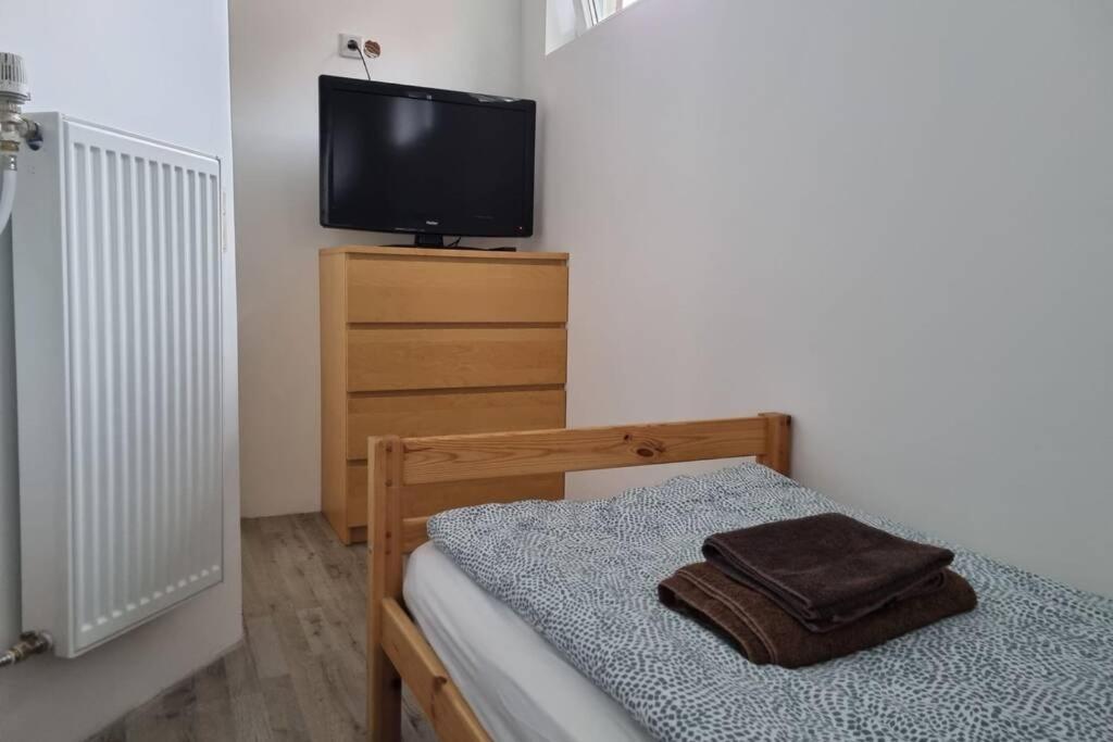 Ferienwohnung/Monteurwohnung Alte Garage Ahnatal المظهر الخارجي الصورة