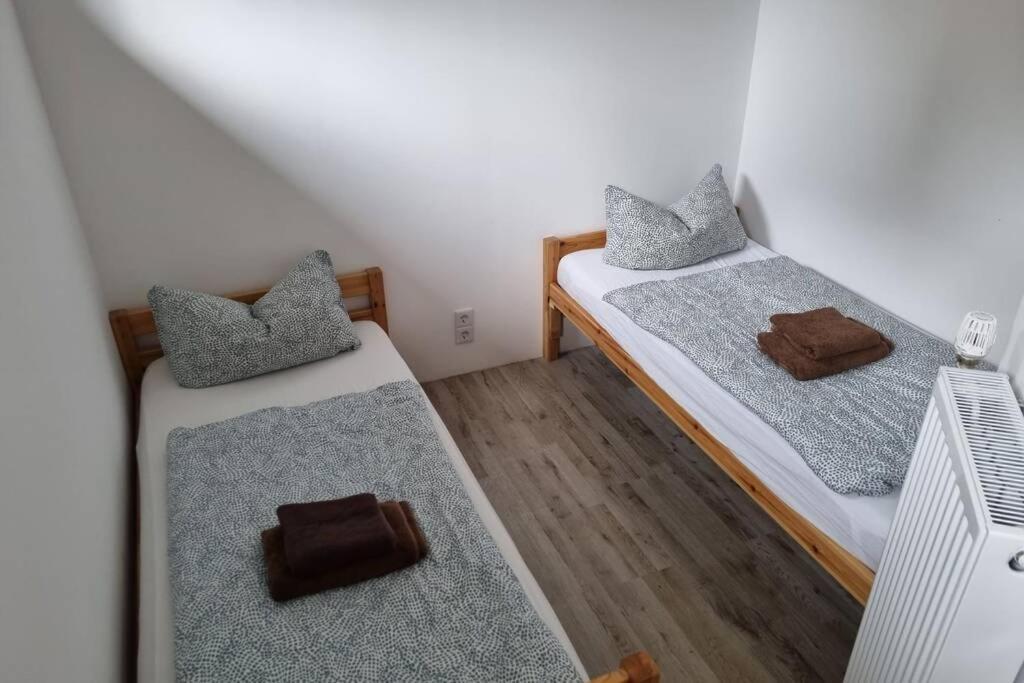 Ferienwohnung/Monteurwohnung Alte Garage Ahnatal المظهر الخارجي الصورة
